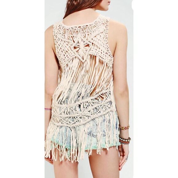 BEAUTIFUL Staring at Stars Cream Crochet Fringe tank top XSmall Boho Festival UO - Picture 2 of 7